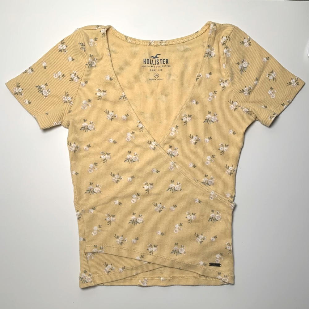 Hollister Floral Yellow and White Crop Top in Size XXS